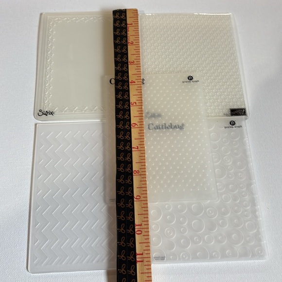 Cuttlebug Embossing Folders Set - Picture 4 of 10